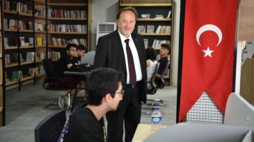 KARESİ MİLLET KIRAATHANESİ GENÇLERİN UĞRAK NOKTASI OLDU