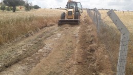 KARESİ’DE TARLA YOLLARI AÇILIYOR