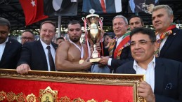 BAŞPEHLİVAN YUSUF CAN ZEYBEK OLDU