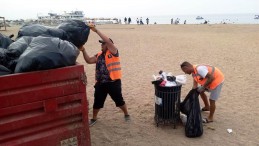 SAHİLLERDEN 319 TON ATIK TOPLANDI