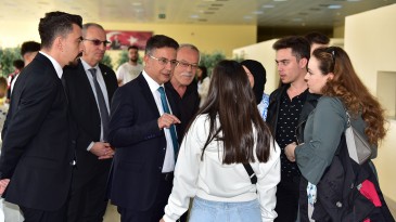 REKTÖR KUŞ; ÖĞRENCİLERLE BULUŞTU