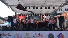 UÇAN HALI ŞENLİĞİ BÜYÜK İLGİ GÖRDÜ