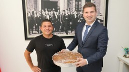 Tayfun Canlı: Edremit’in Zeytinyağlı Baklavasını tanıtacağız!