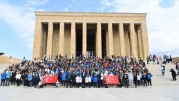 Balıkesirli gençler Ata’nın huzurunda