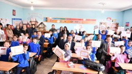 ÇOCUKLAR KARNE SEVİNCİ YAŞADI