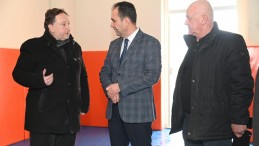 KARESİ TEK YÜREK OLDU