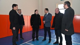 KARESİ TEK YÜREK OLDU