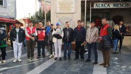 DEPREMZEDE GENÇLERİMİZE MORAL OLDU