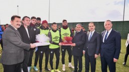 VALİ ŞILDAK’TAN BANDIRMASPOR’A ZİYARET