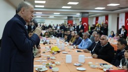 DEPREMZEDELERLE YEMEK YEDİ