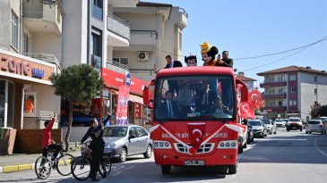 Başkan Yılmaz’dan 23 Nisan Korteji