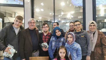 BAŞKAN CENGİZ GÖNÜLLERE DOKUNUYOR