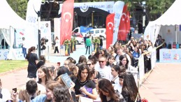 3. ALTIEYLÜL KİTAP FUARI’NDA YAZARLARA BÜYÜK İLGİ