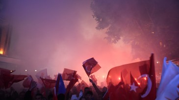 GÜNDOĞAN’DA COŞKU GECEYİ AYDINLATTI!