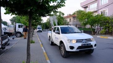 ALTIEYLÜL’DE İLAÇLAMA ÇALIŞMALARI ARALIKSIZ SÜRÜYOR