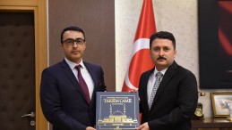 BİK ŞUBE MÜDÜRÜ PARLAK’TAN ANLAMLI HEDİYE