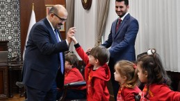 Miniklerden Vali Ustaoğlu’na Sürpriz Ziyaret