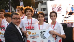 Gençlik Atasının izinde