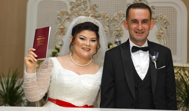 EMRE & HATİCE DÜNYA EVİNE GİRDİ!