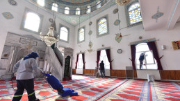 ALTIEYLÜL BELEDİYESİ EKİPLERİNDEN İBADETHANE TEMİZLİĞİ