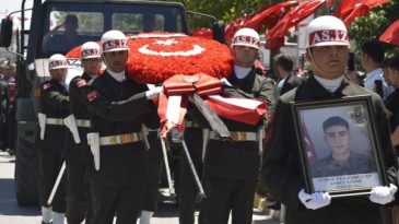 SÖZLEŞMELİ ER AHMET KUŞAK İÇİN KEPSUT’TA TÖREN DÜZENLENDİ