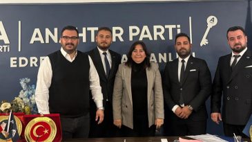 Anahtar Parti Balıkesir Gençlik Kolları’ndan Edremit’te Gövde Gösterisi