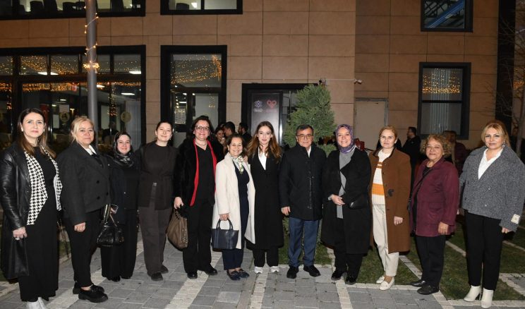 ALTIEYLÜL BELEDİYESİ MUHTARLARLA RAMAZAN SOFRASINI PAYLAŞTI