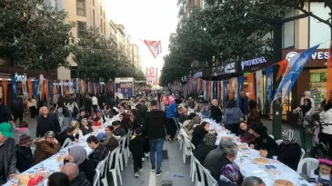 AK Parti’den Millikuvvetler Caddesi’nde Geniş Katılımlı İftar Daveti
