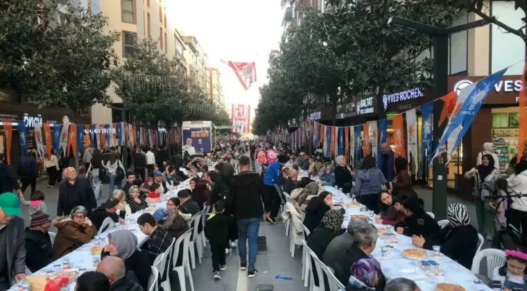 AK Parti’den Millikuvvetler Caddesi’nde Geniş Katılımlı İftar Daveti