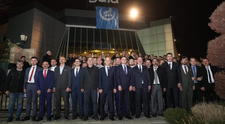 Ülkücü Gençlik Salonlara Sığmadı