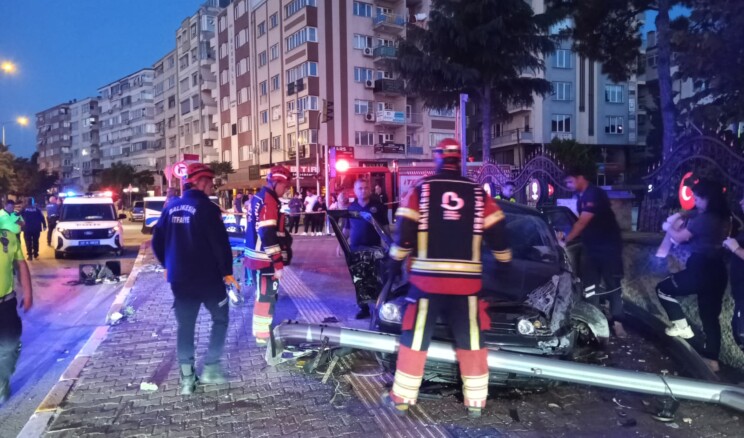 VALİLİK ÖNÜNDE FECİ KAZA: 1 ÖLÜ, 1 YARALI