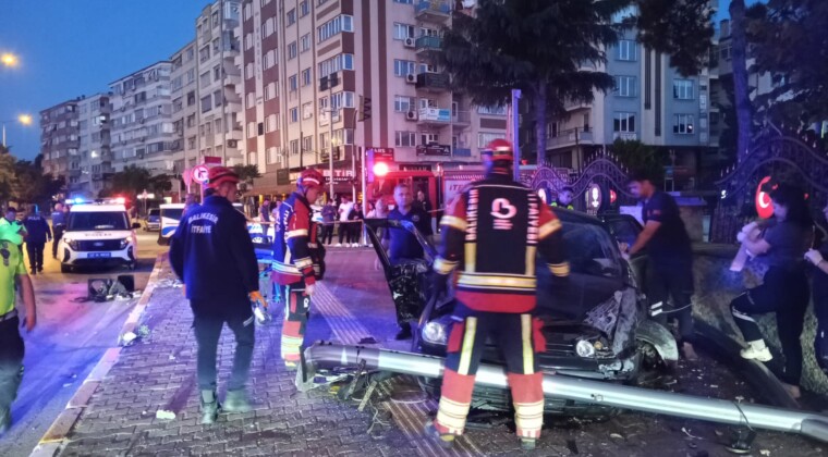 VALİLİK ÖNÜNDE FECİ KAZA: 1 ÖLÜ, 1 YARALI