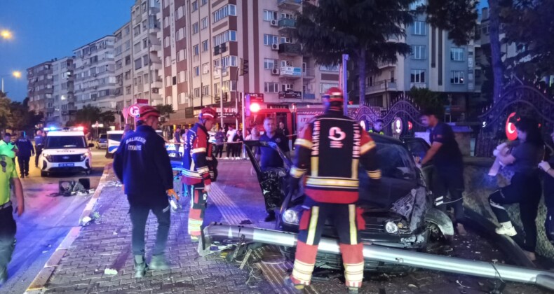 VALİLİK ÖNÜNDE FECİ KAZA: 1 ÖLÜ, 1 YARALI